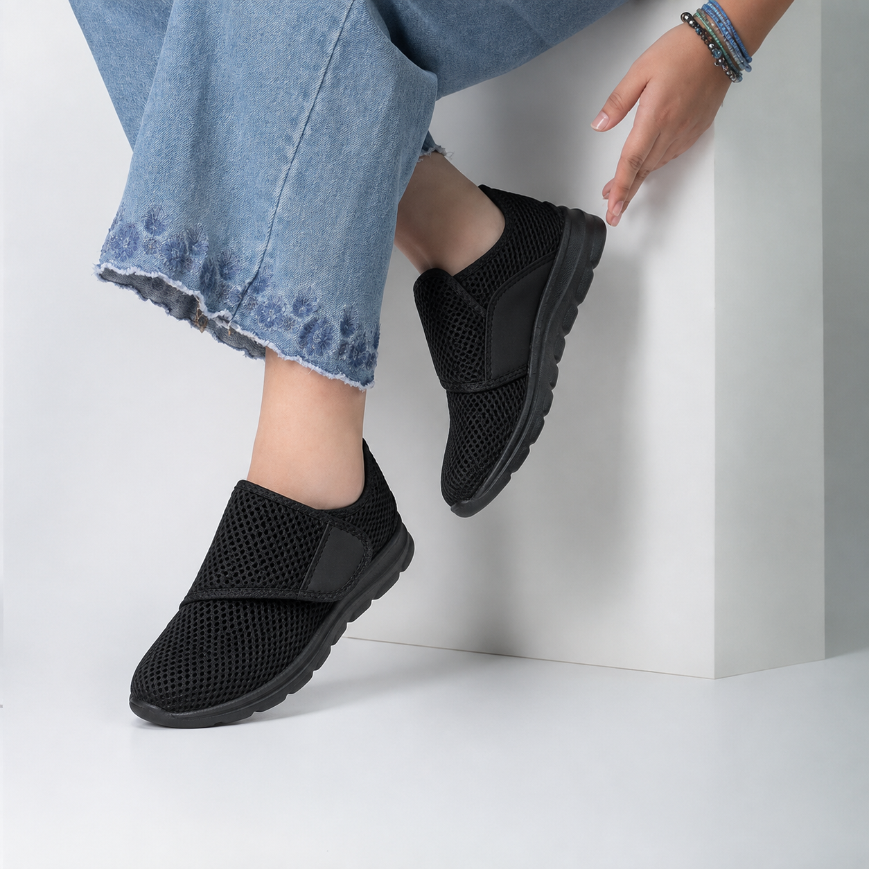 Women's Lightweight Orthopaedic Breathable Mesh Slip For Swollen Feet Walking Shoes Comfortable Casual Sneakers